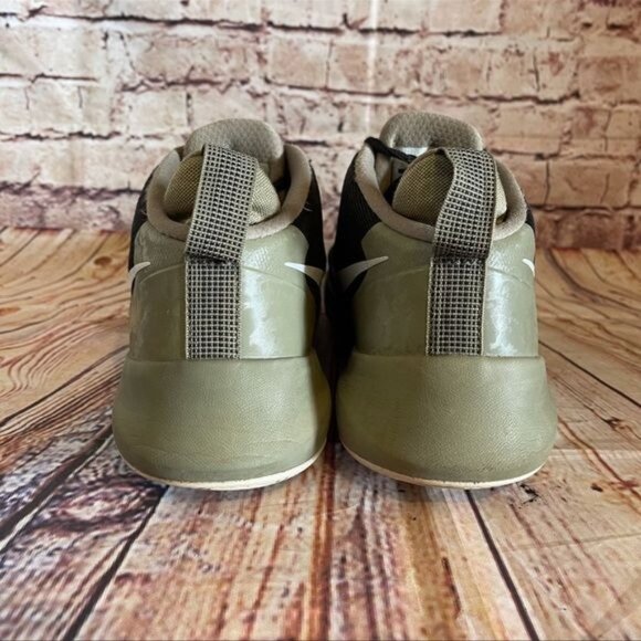 Nike Air Versatile Basketball Shoe Black/Trooper Sz 1O (852431-005) - Picture 5 of 7